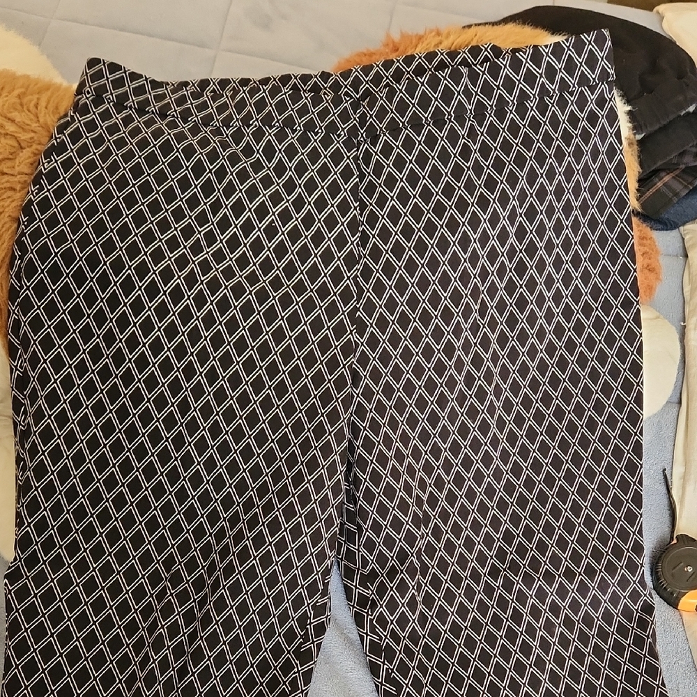 Susan Graver Black and White Diamond Pattern Pants